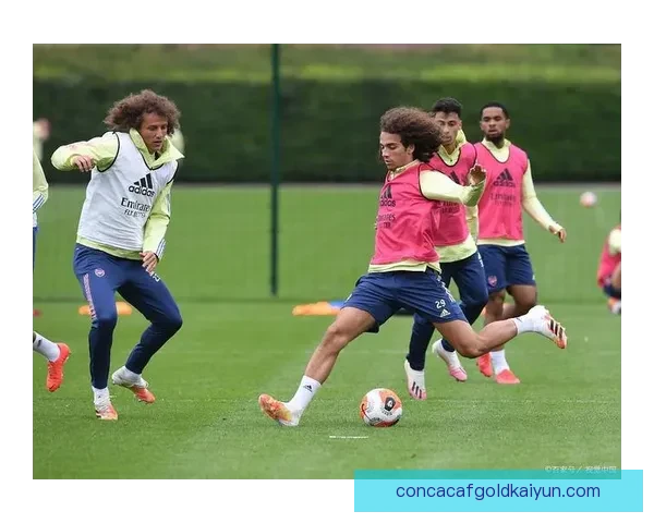 英超球队成绩分析：各队表现稳健，榜首竞争愈发激烈